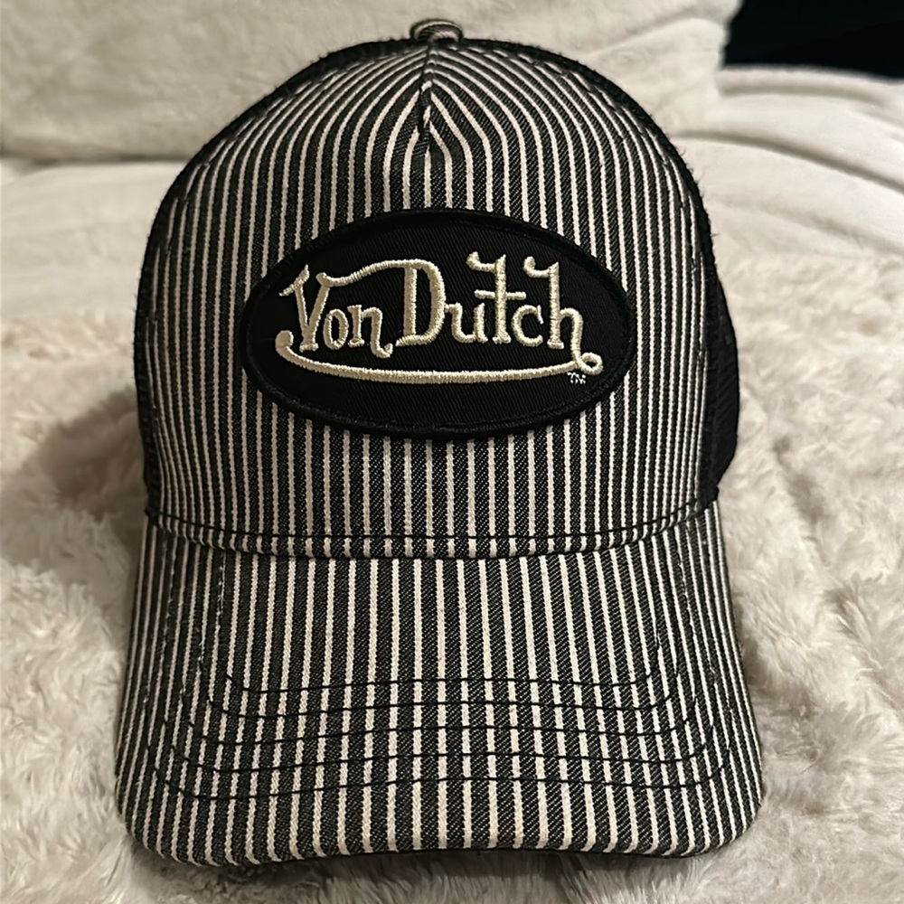 VON DUTCH Striped Black Cap